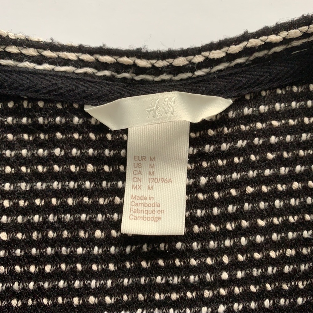 ⭐️3/$30⭐️ H&M Black & White Sweater Top - M - Picture 4 of 4
